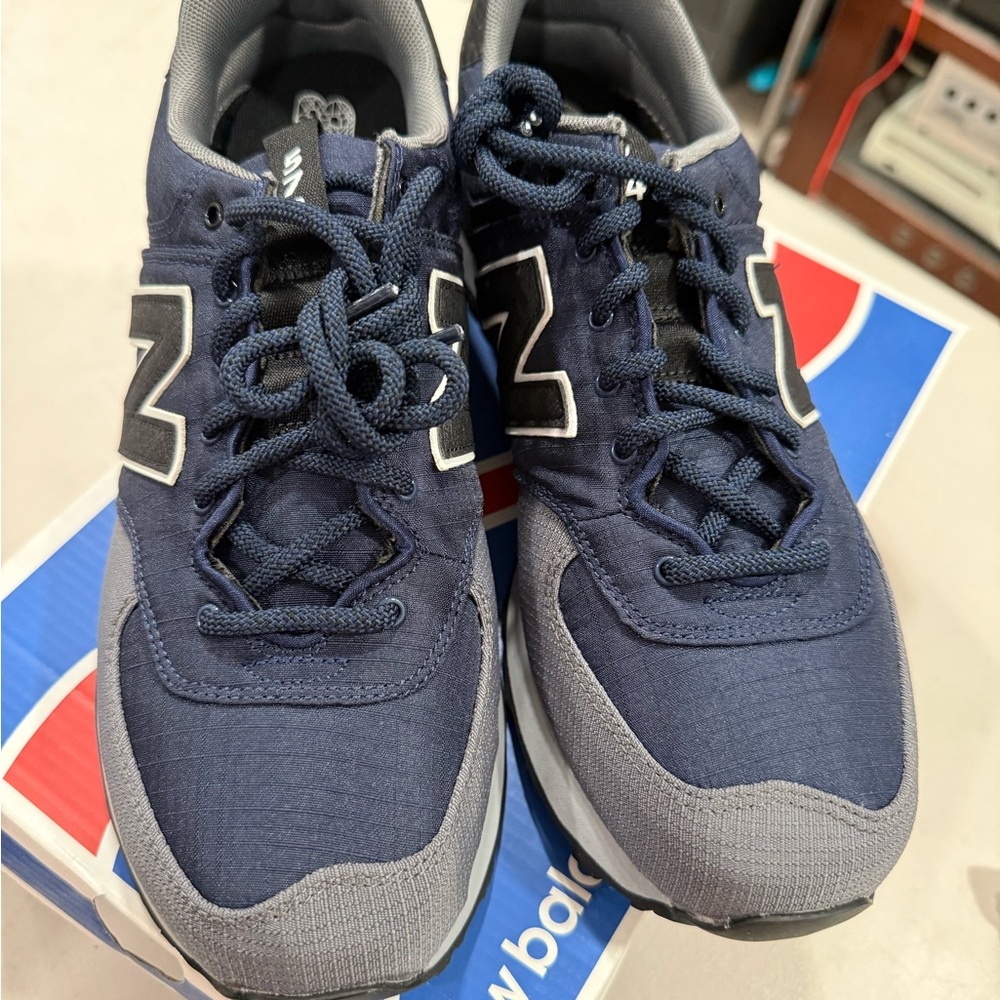 New Balance 574 Men's Dark Blue and Gray Running Sneakers Size 9.5 Brand New - Picture 2 of 7